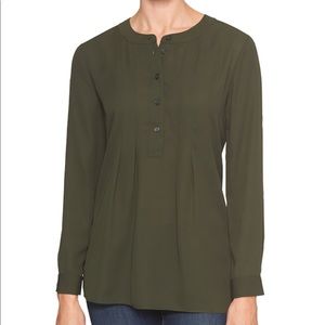 NWOT Banana Republic Factory button top
